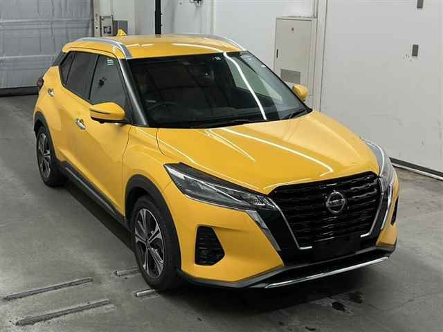2020 Yellow Nissan Kicks