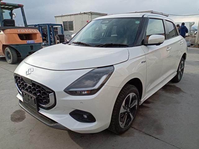 2024 White Suzuki Swift