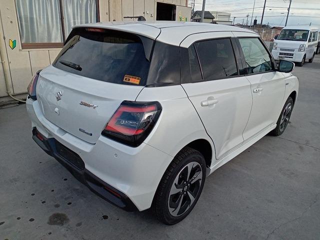 2024 White Suzuki Swift