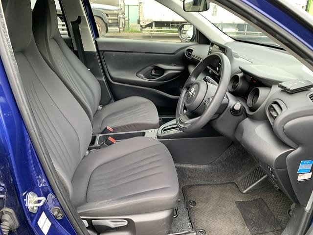 2022 Blue Toyota Yaris Cross