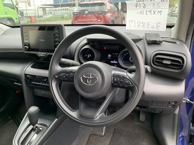 2022 Blue Toyota Yaris Cross