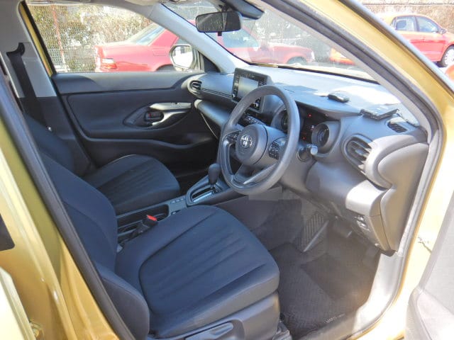 2022 Gold Toyota Yaris Cross