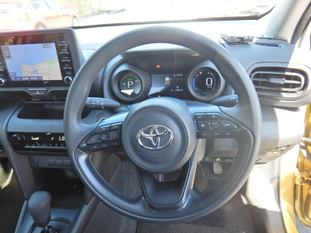 2022 Gold Toyota Yaris Cross