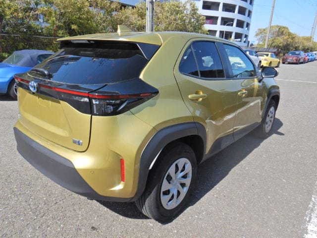 2022 Gold Toyota Yaris Cross