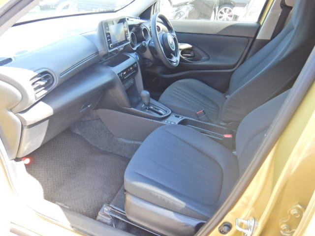 2022 Gold Toyota Yaris Cross