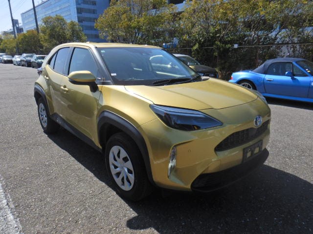 2022 Gold Toyota Yaris Cross