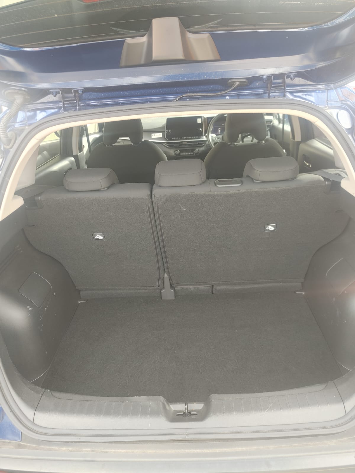 2023 Blue Nissan Note