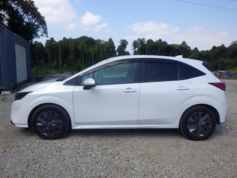 2023 White Nissan Note