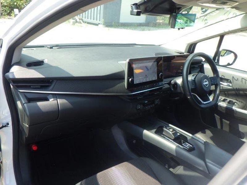 2023 White Nissan Note