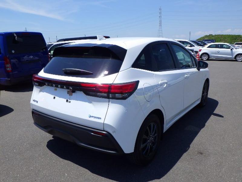 2023 White Nissan Note