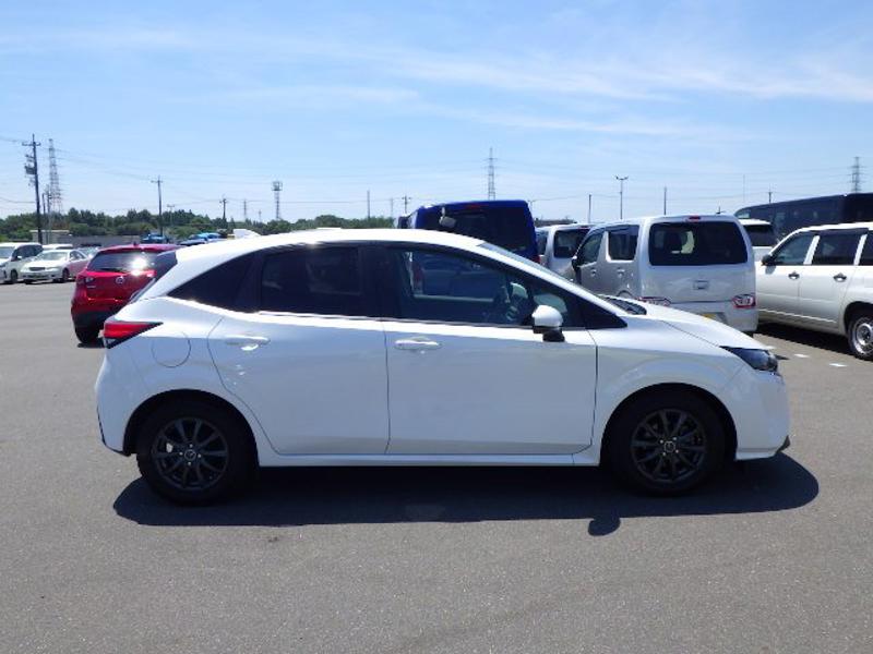 2023 White Nissan Note