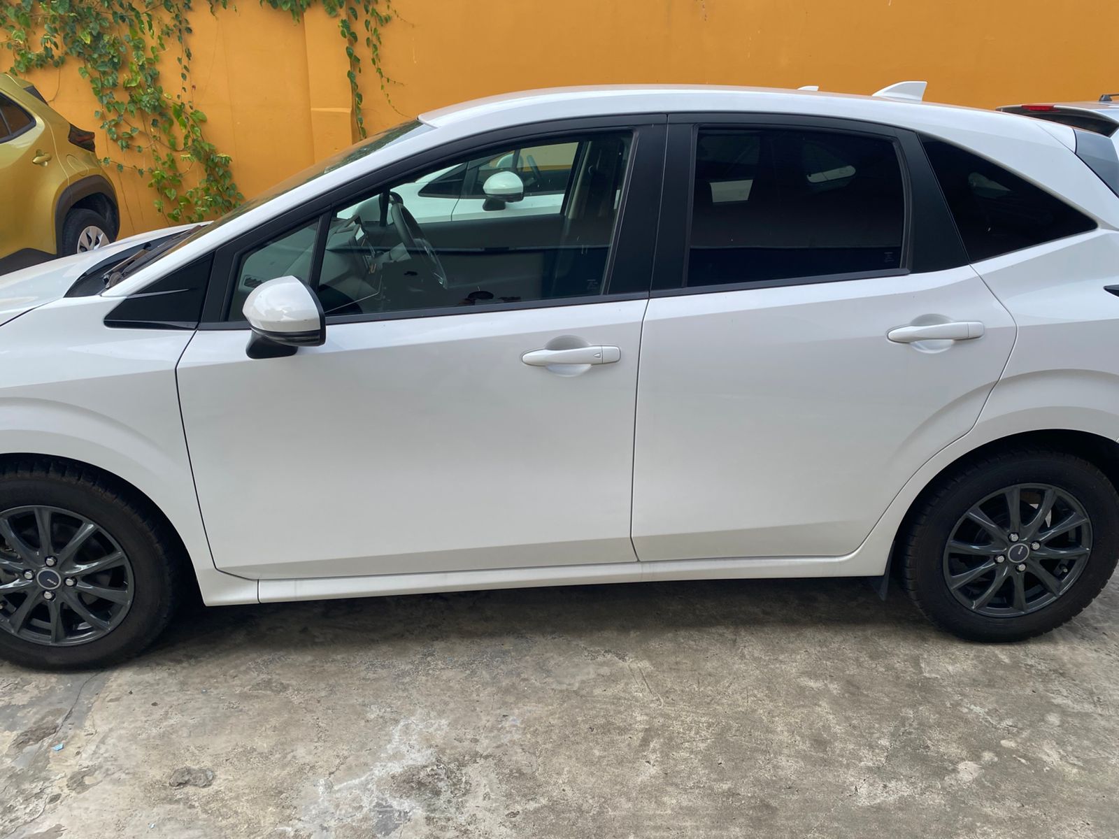 2023 White Nissan Note