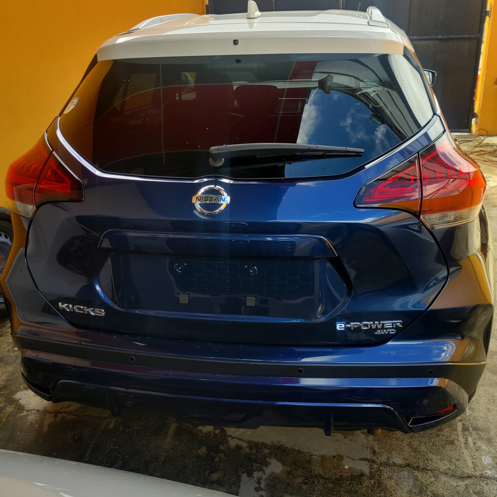 2023 Blue Nissan Kicks