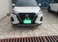 2023 White Nissan Kicks