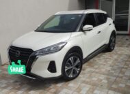 2023 White Nissan Kicks