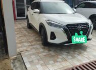 2023 White Nissan Kicks
