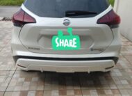 2023 White Nissan Kicks