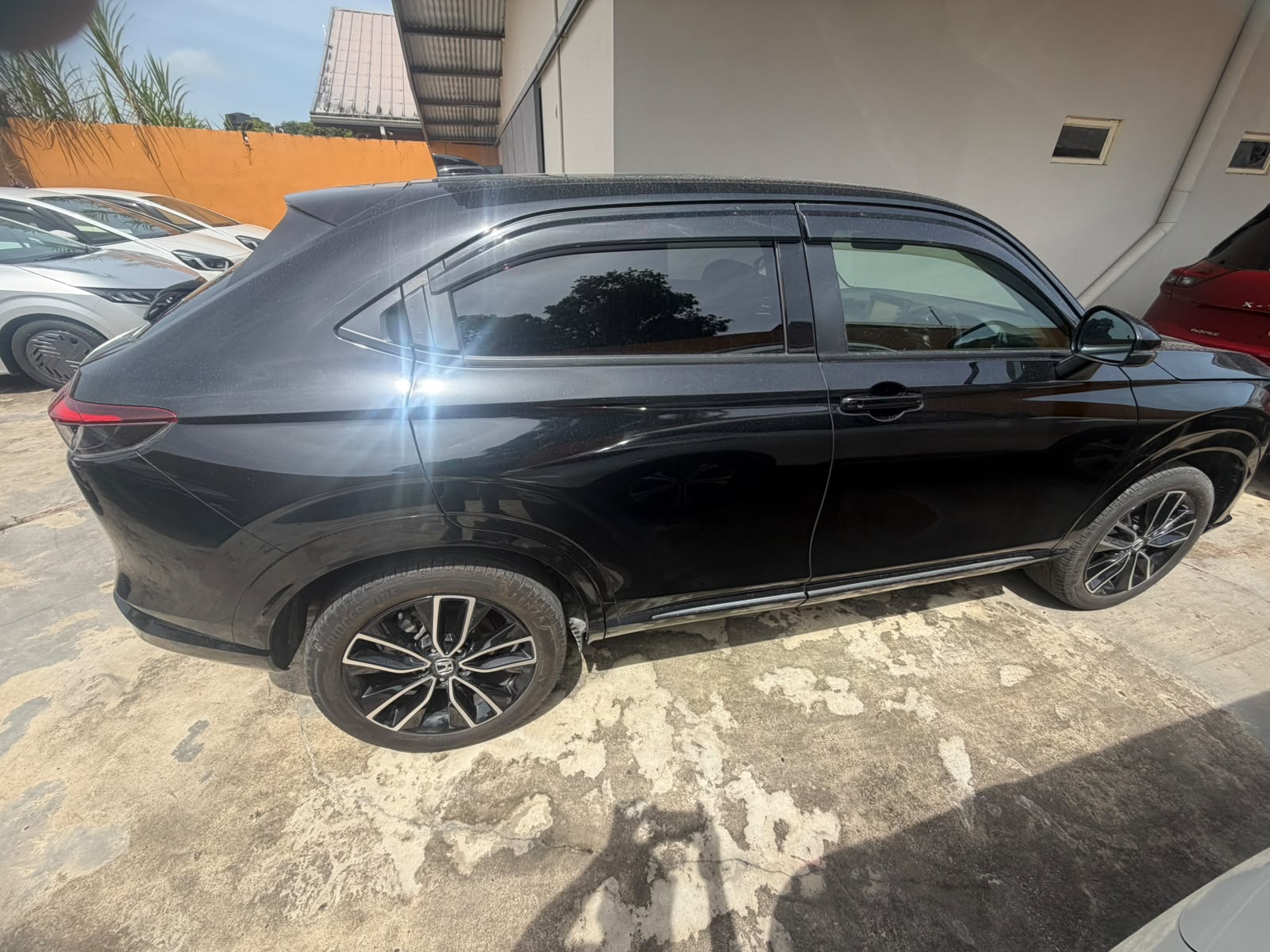 2023 Black Honda Vezel