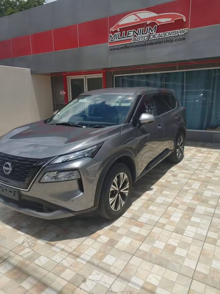 2023 Grey Nissan Xtrail