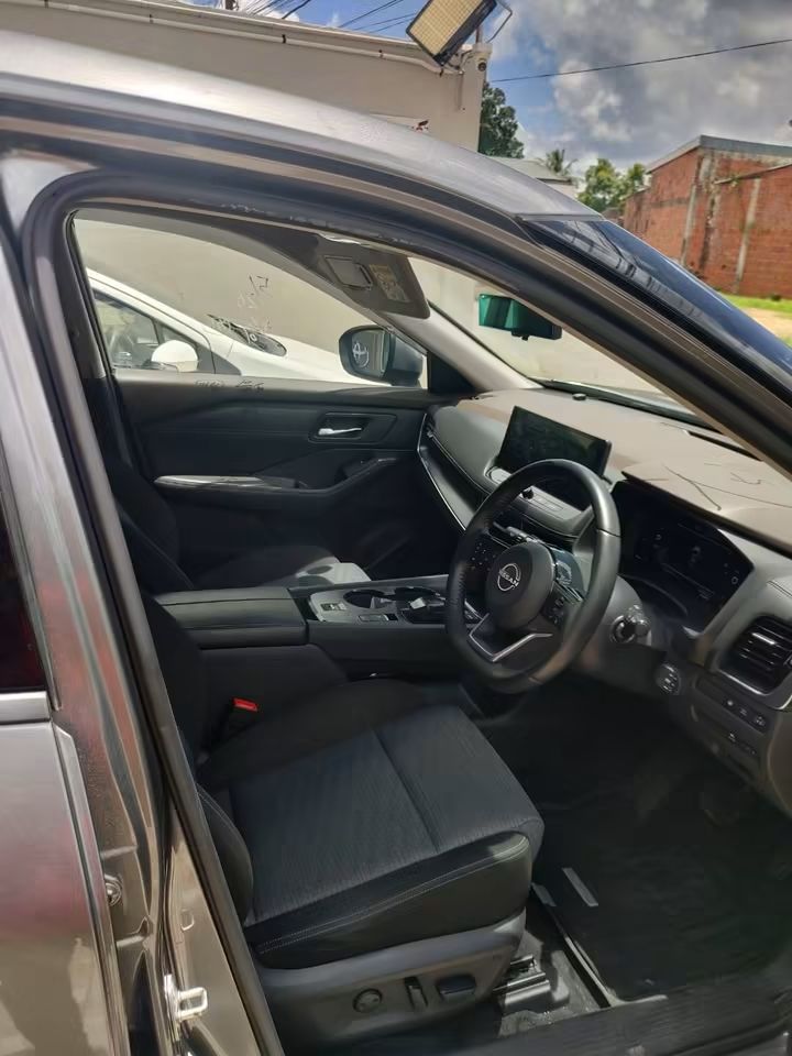 2023 Grey Nissan Xtrail